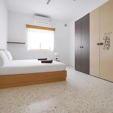 Apartament Well-equipped 4br Flat In Peaceful - Gv