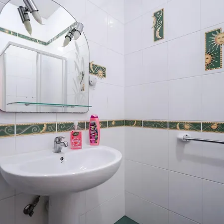 Apartament Well-equipped 4br Flat In Peaceful - Gv