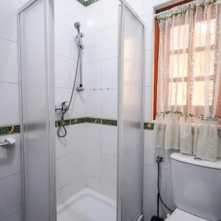 Well-equipped 4br Flat In Peaceful - Gv