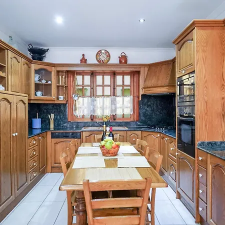 Well-equipped 4br Flat In Peaceful - Gv