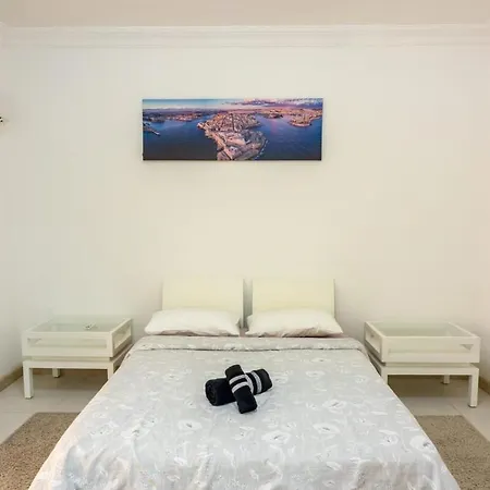 Апартаменты Well-equipped 4br Flat In Peaceful - Gv