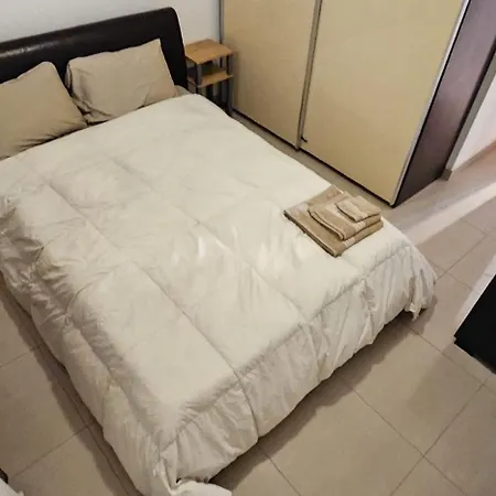 Апартаменты Well-equipped 4br Flat In Peaceful - Gv