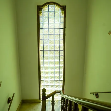 Апартаменты Well-equipped 4br Flat In Peaceful - Gv