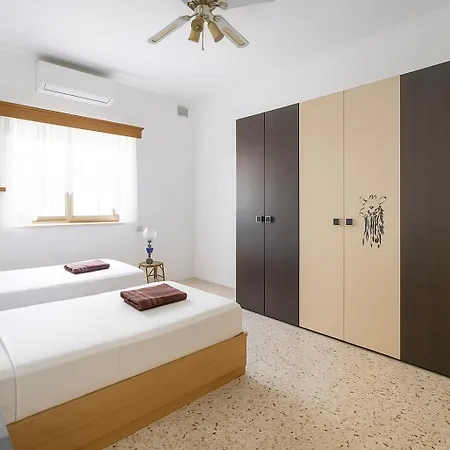 Well-equipped 4br Flat In Peaceful - Gv