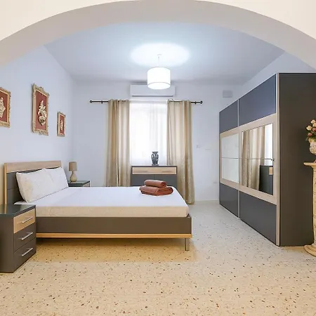 Апартаменты Well-equipped 4br Flat In Peaceful - Gv *