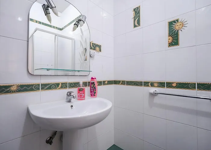 Lejlighed Well-equipped 4br Flat In Peaceful - Gv