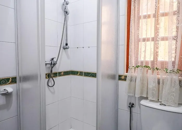 Well-equipped 4br Flat In Peaceful - Gv