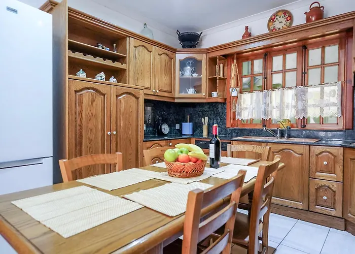 Well-equipped 4br Flat In Peaceful - Gv